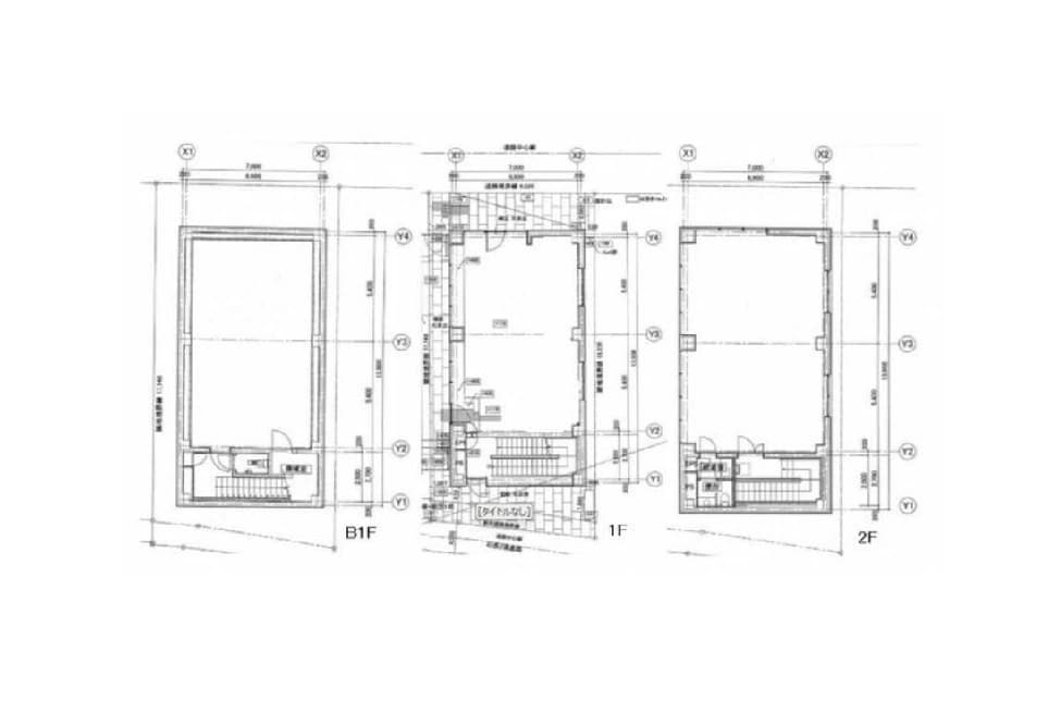 - 建築図 面中央に階層別の平面図が並ぶ黒白の設計図、1F・2F・B1Fの三階層構成と各階の部屋配置・入口・階段が示されています
