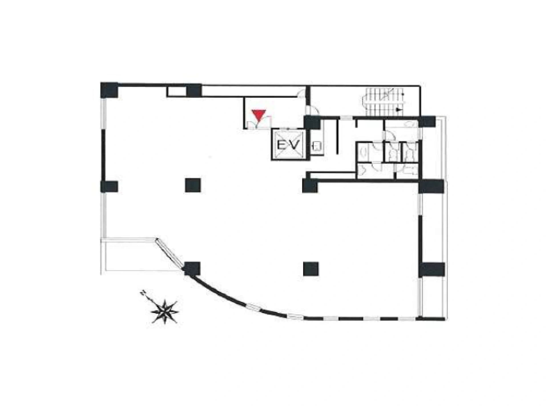 - オフィスビルの平面図、エレベーターと階段、廊下・部屋の区画線と出入口が描かれた黒線の図面