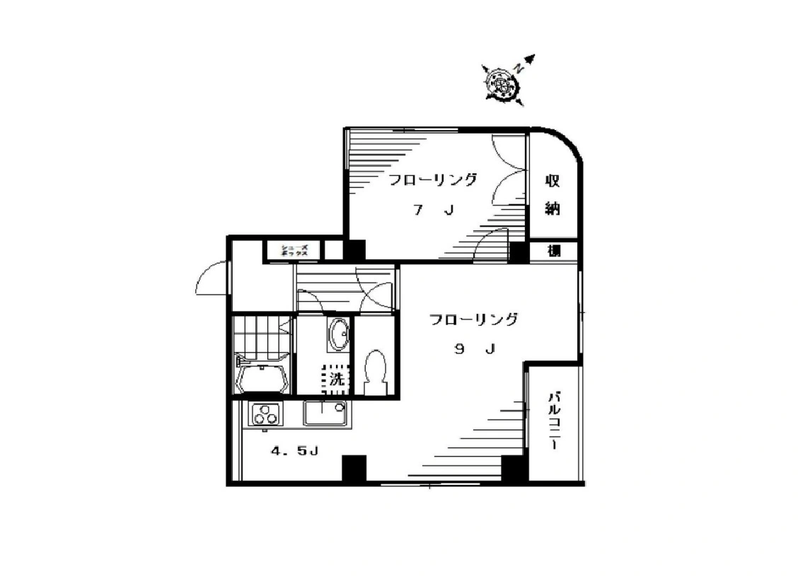 - 二部屋構成の間取り図、リビングとダイニングが続くフローリングの部屋とキッチン、バルコニーに面したリビングスペース、収納スペースと水回りの配置を示す平面図