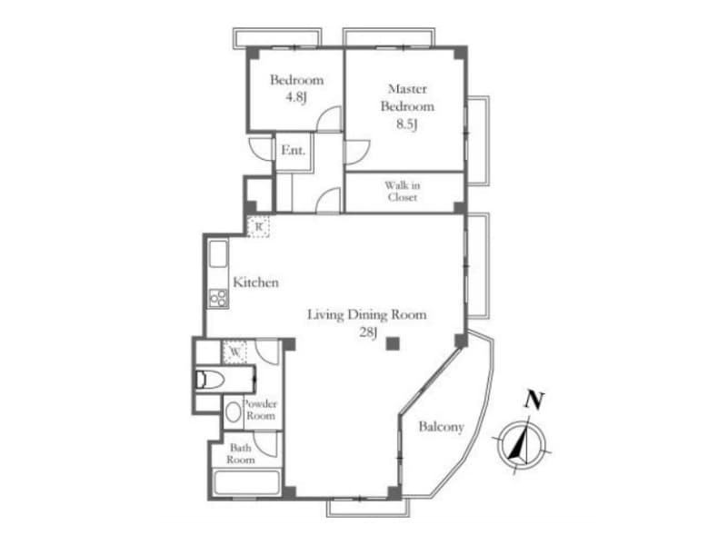 - 2DK風の間取り図、リビングダイニングルームは28畳相当でキッチンが左手、市街地向きの大きなバルコニーと角度のある窓、主寝室とウォークインクローゼット、洋室2部屋と浴室・パウダールーム・トイレが配置されたマンションの平面図