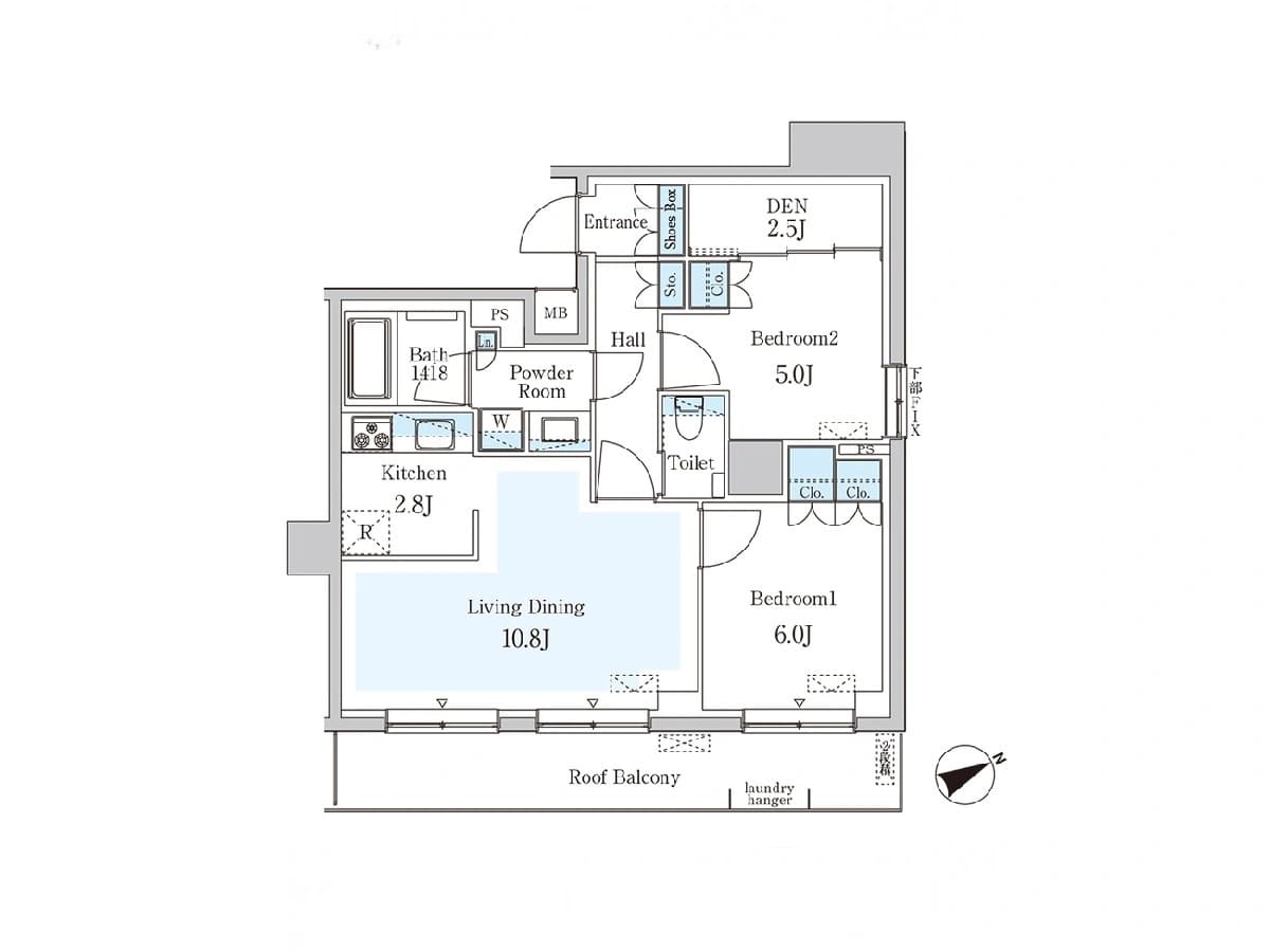 - 3LDKの間取り図、リビングダイニング10.8畳・キッチン2.8畳・寝室2部屋とDEN、 Roof Balconyとバス・トイレ・Powder Roomを備えるマンションの平面図