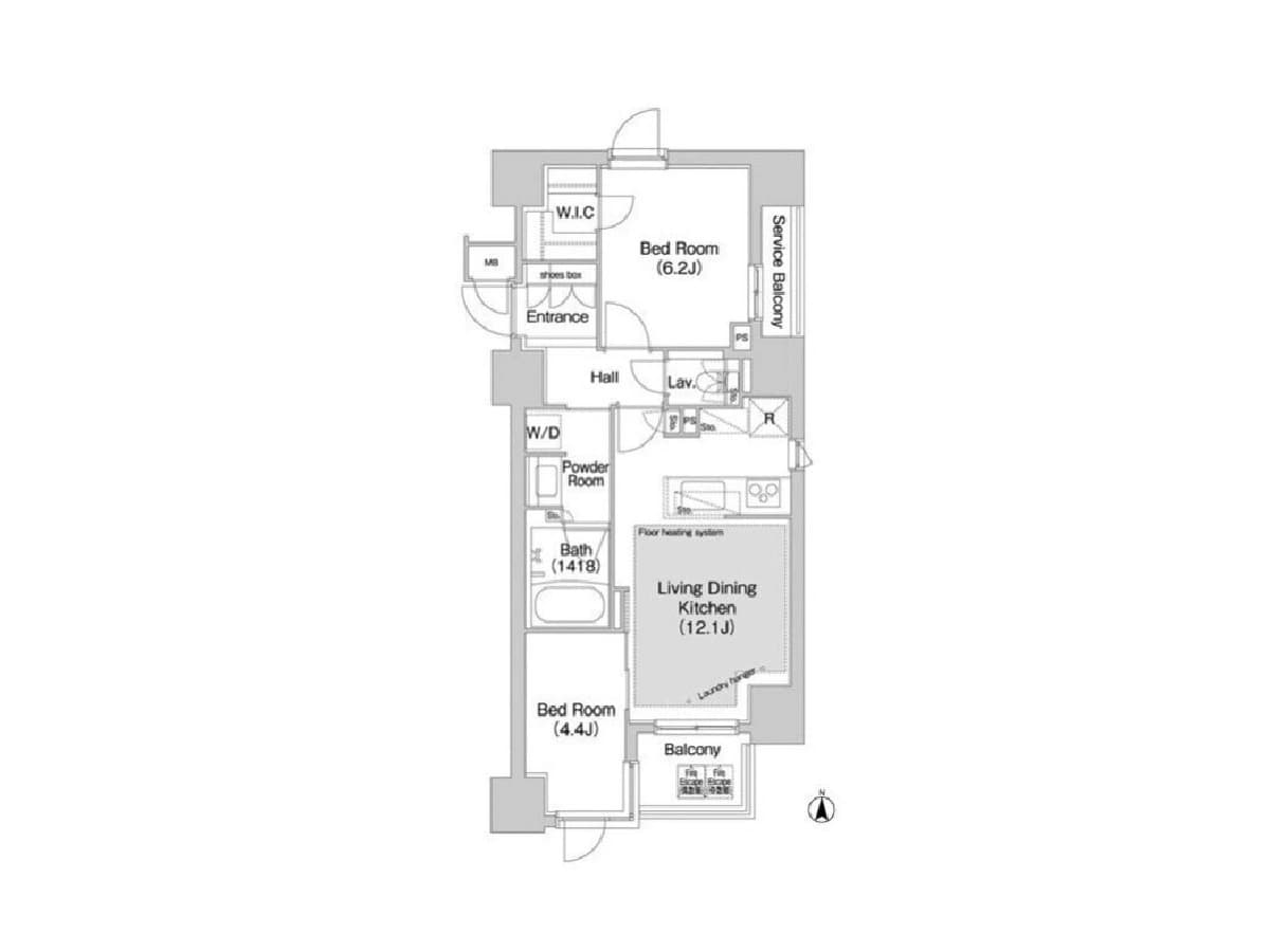 - 間取り図のマンション平面図、リビングダイニングキッチンと2つのベッドルーム、バルコニーとサービスバルコニー、玄関周辺の動線が示された住宅の図面