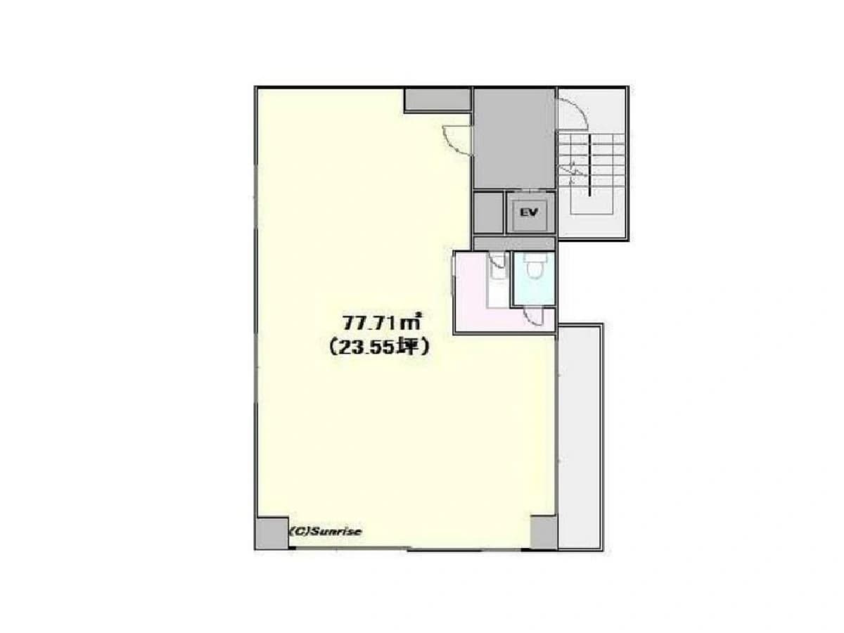 - オフィスビルの平面図、広さ77.71㎡(23.55坪)のワンルーム風居室と共用設備エリア、エレベーター・階段・トイレ・ユーティリティスペースが配置されたフロア図
