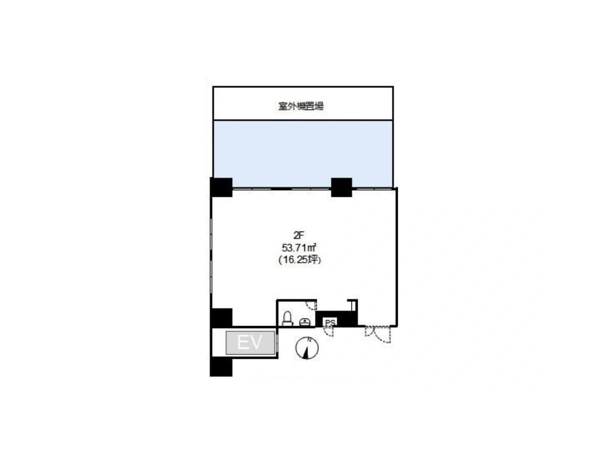 2Fのフロアプラン図、居室部分の平面図と水色のバルコニー/屋外空間、エレベーター(EV)と共用設備の配置を示す。